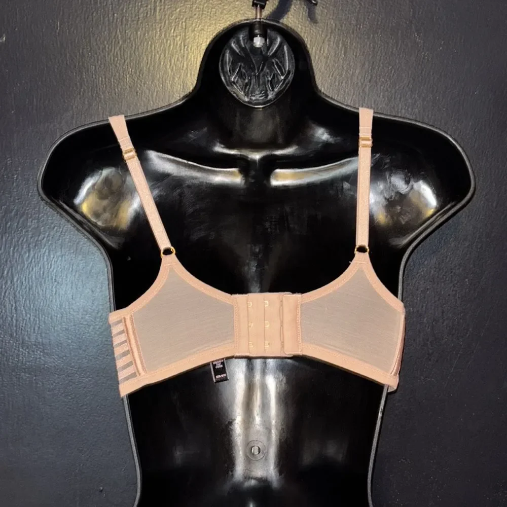 Victoria’s Secret Luxe nude unlined plunge bra. Size 32B.
